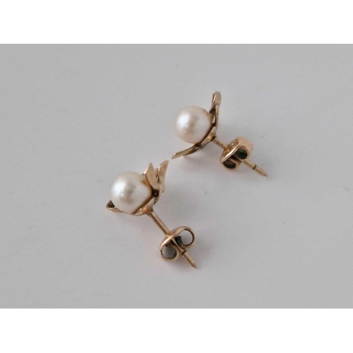 40 - A Pair Of Pearl Ear Studs 14Ct Gold 3.7 Gms