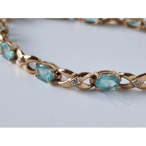 401 - A Diamond And Apatite Bracelet 9Ct 7 Inch 10 Gms