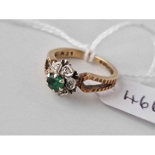 466 - A Green Stone Cluster Ring 9Ct Size I 2.9 Gms