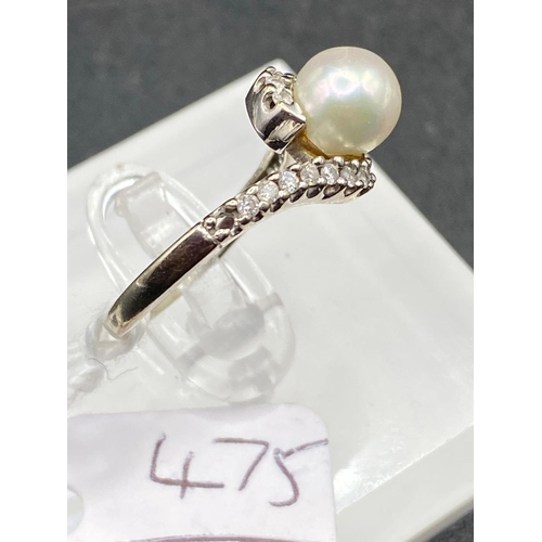 475 - A Pearl And Diamond Twist Shaped Scrolled Dress Ring Size K � 2.5 Gms