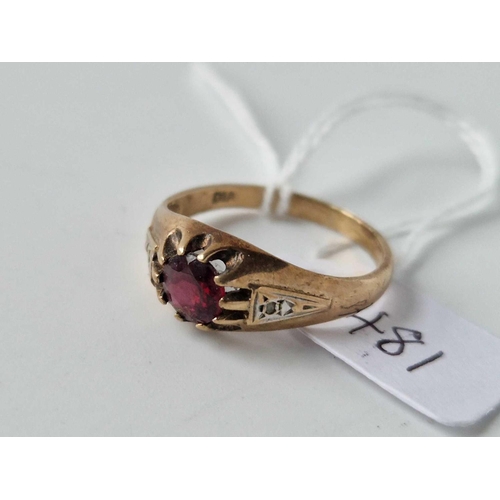 481 - A Gents Garnet Ring 9Ct Size T 2.7 Gms