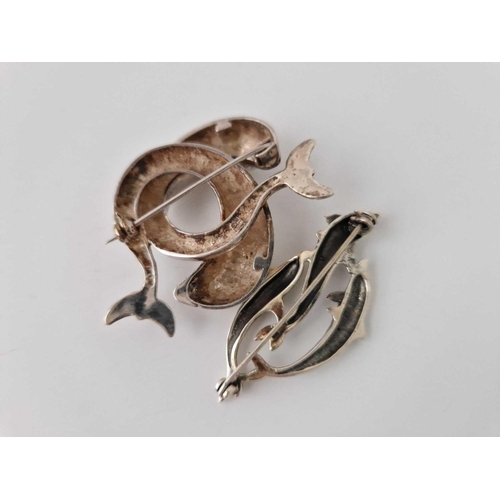 556 - Two Silver Dolphin Brooches 27 Gms