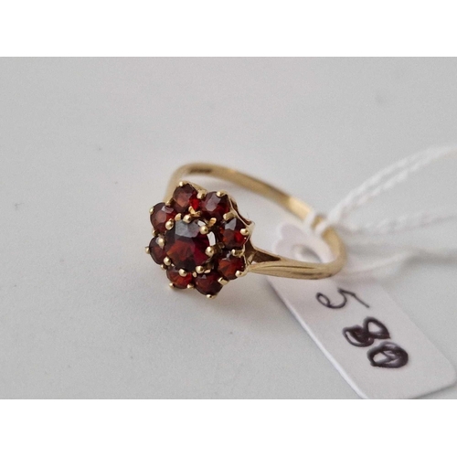 580 - A Garnet Cluster Ring 9Ct Size R 1.9 Gms