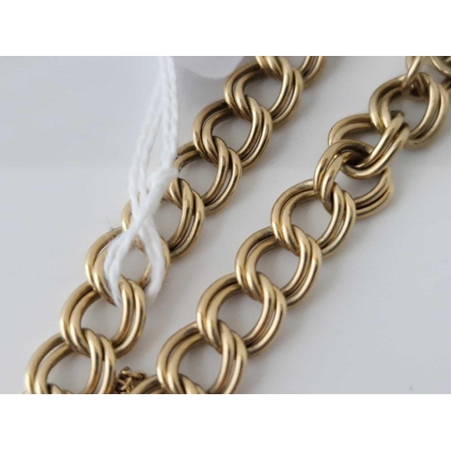 592 - A Double Curb Link Bracelet 9Ct 7 Inch 13.9 Gms