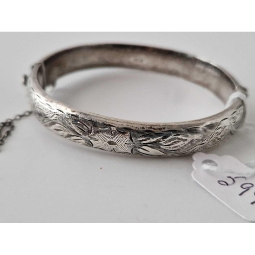 599 - A Silver Hinged Bangle