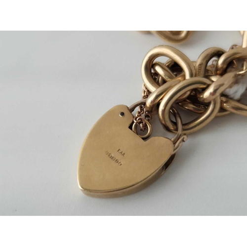 669 - A Good Bracelet With Padlock 9Ct 7 Inch 22.5 Gms