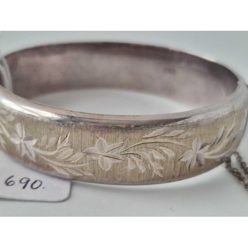 690 - A Hinged Silver Bangle