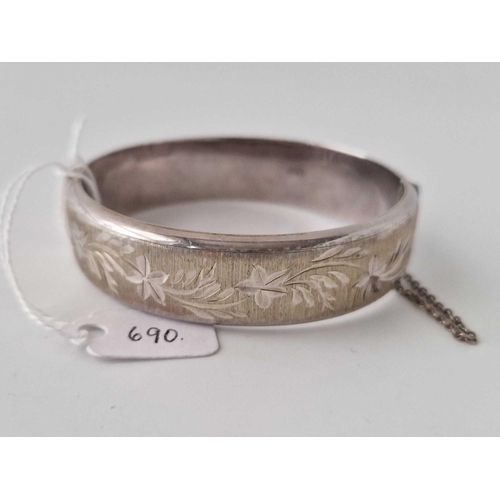 690 - A Hinged Silver Bangle