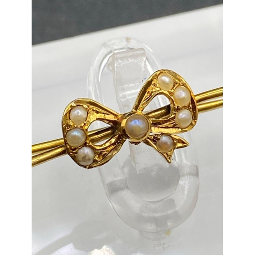 705 - A Pearl Ribbon Shaped Brooch