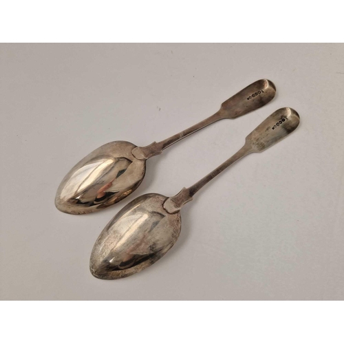 858 - A Pair Of Victorian Fiddle Pattern Plain Table Spoons, Newcastle 1844 By Iw, 157 G.