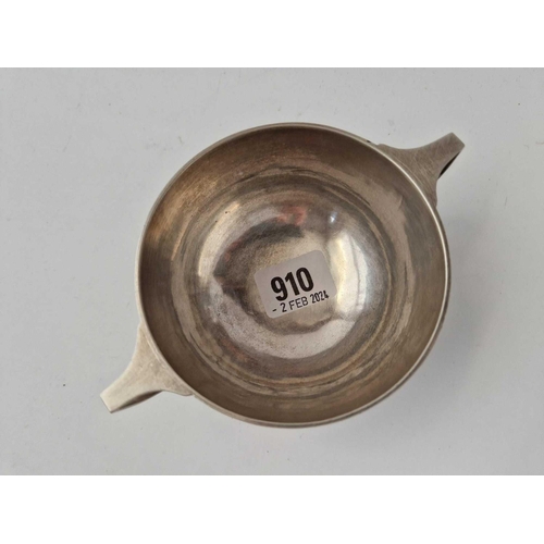 910 - A Chinese Two Handled Bowl Engraved With Leaves On A Matted Ground, Stamped Tuckg, 167 G.