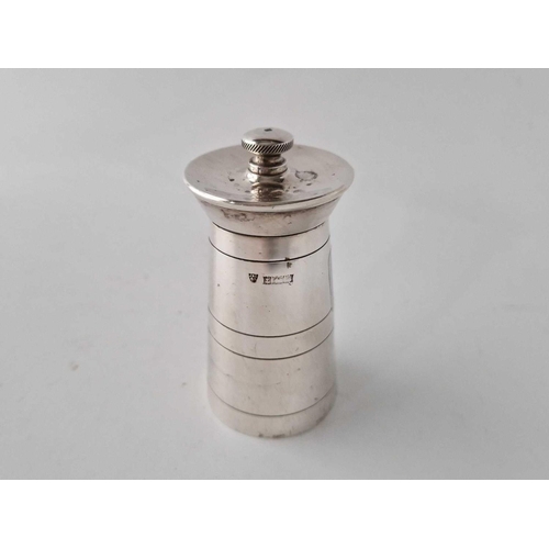 933 - A Churn Shaped Pepper Grinder, Birmingham 1971, 3.75 Inches High