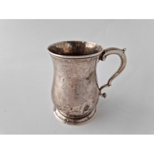 945 - Early George Iii Half Pint Tankard With Leaf Capped Handle. 3.25 In High. London 1760 By Script S W?... 