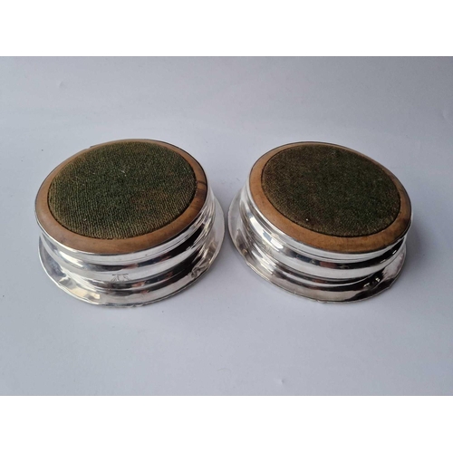 993 - A Pair Of Georgian Wine Coasters With Gadroon And Shell Decorated Rims, Centre Bosses, 6.25 Inches D... 