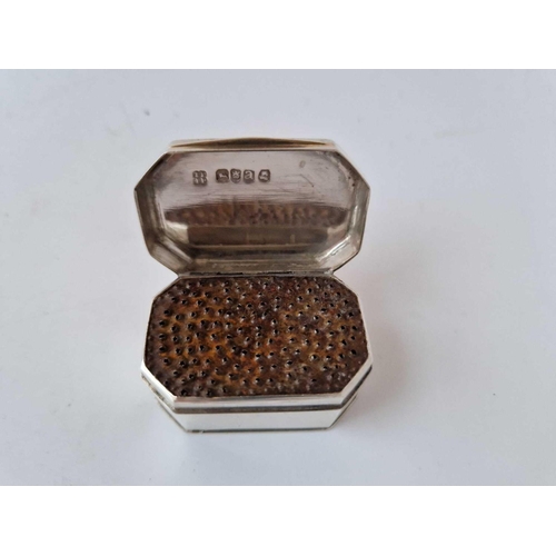 998m - A Good George Iii Nutmeg Grater Octagonal Shape, With Hinged Top And Base, London 1816 By Tr Ip