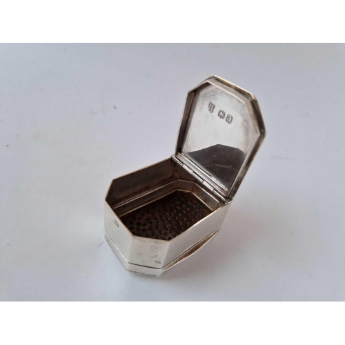 998m - A Good George Iii Nutmeg Grater Octagonal Shape, With Hinged Top And Base, London 1816 By Tr Ip