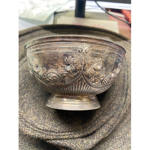 997m - A Circular Victorian Bowl With Dropped Festoons Of Flowers, 4.5 Inches Diameter, London 1886 By Eh 1... 