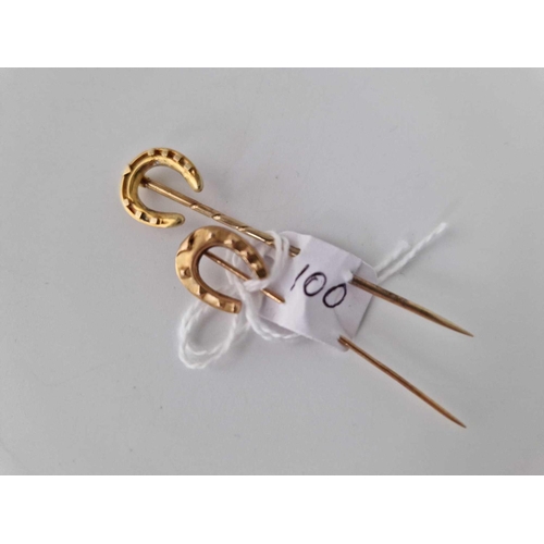 100 - Two gold horse shoes stick pins 3.4 gms