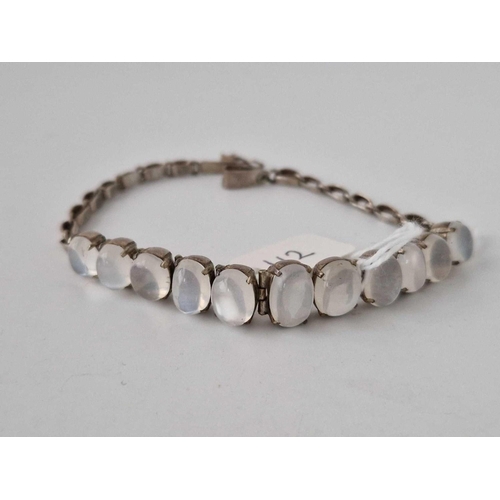 112 - A MOONSTONE AND SILVER BRACELET, 7inch