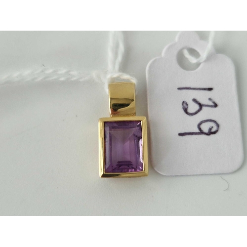 139 - A amethyst pendant 18ct gold 1.4 gms