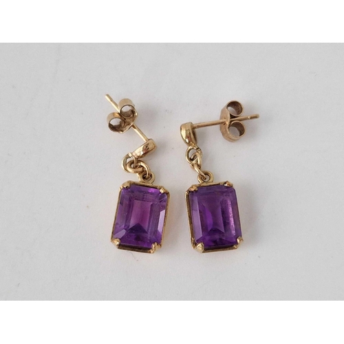 140 - A pair of amethyst earrings 9ct 2.9 gms