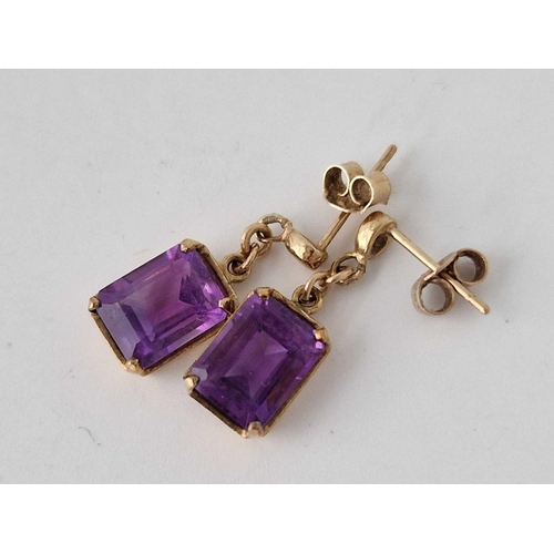 140 - A pair of amethyst earrings 9ct 2.9 gms