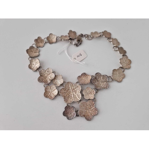 145 - A silver flowers collar, 18 inch, 70 g