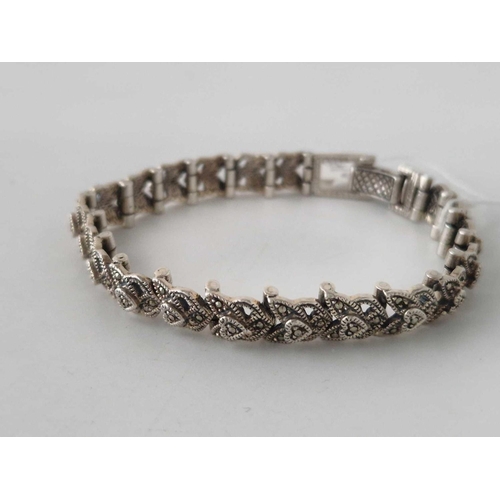 148 - a silver and marcasite bracelet, 7.5 inch, 30 g