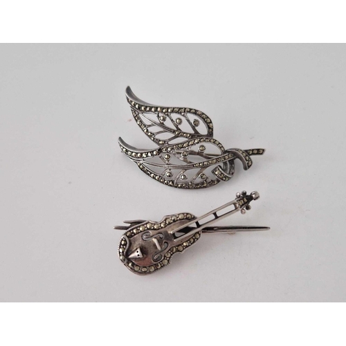 149 - Two silver brooches, pr of earrings and a pendant, 37 g