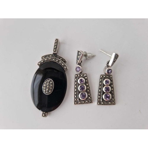 149 - Two silver brooches, pr of earrings and a pendant, 37 g