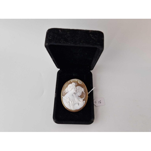 15 - A LARGE CAMEO BROOCH 15CT GOLD 5.6 CM X 4.5 CM 19.4 GMS