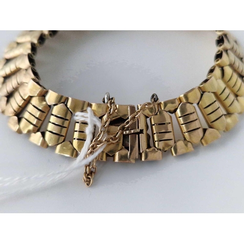 158 - A HEAVY BRACELET 15CT GOLD 7.5 INCHES 21.8 GMS WITH DENTS