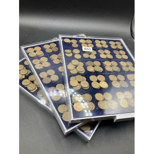 1653 - Three trays of brass 3ds