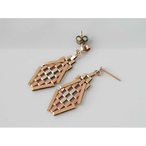 231 - A pair of three colour gold earrings, 9ct, 1.7 g