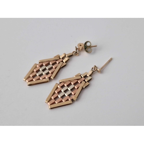 231 - A pair of three colour gold earrings, 9ct, 1.7 g