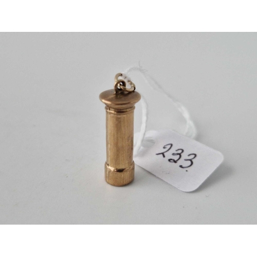 233 - A post box charm, 9ct, 1.1 g