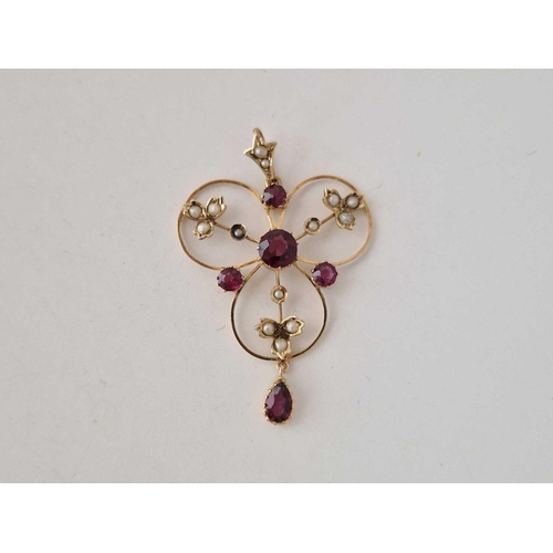 24 - A Edwardian garnet and pearl set pendant 9ct