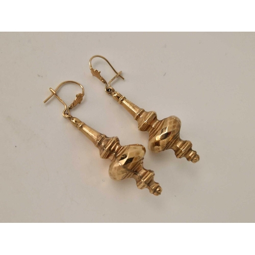 251 - A pair of gold drop earrings A/F