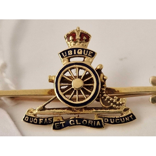 256 - An Edwardian Royal Artillery sweetheart brooch, 15 ct, 3 g