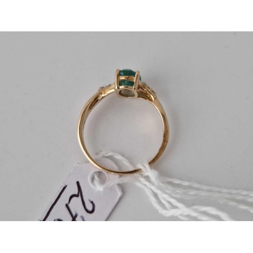 278 - An emerald & diamond 9ct ring size N