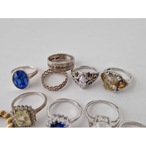 289 - Twelve silver dress rings