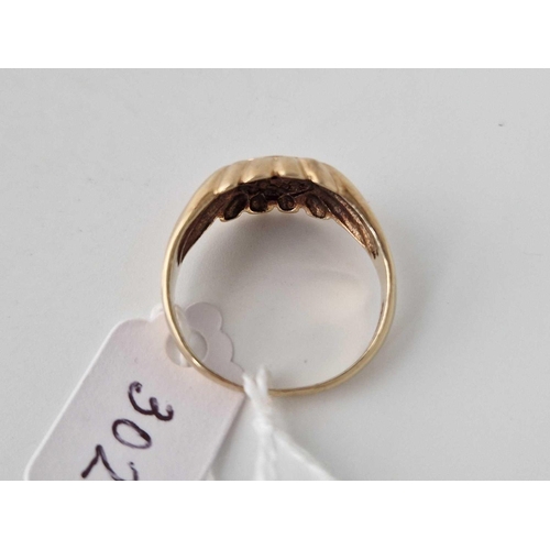 302 - A diamond ring 9ct size U 4 gms