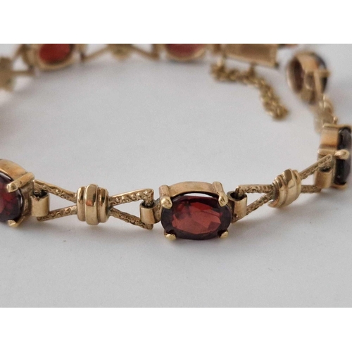 318 - A GARNET BRACELET, 9ct, 6 inch, 14.8 g