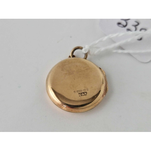 338 - A circle photo locket pendant 9ct 1.8 gms