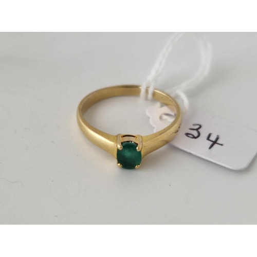 34 - A emerald ring 18ct gold size S 3.7 gms