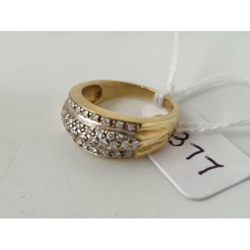 377 - A STYLIZED THREE ROW DIAMOND RING 18CT GOLD THE CENTRE ROW BEING BOMBED SIZE L