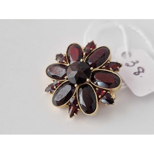 38 - A garnet cluster brooch 9ct 8.8 gms