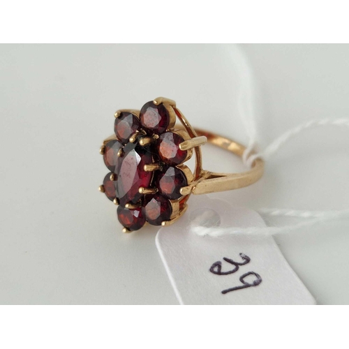 39 - A garnet cluster ring 9ct size O 3.9 gms