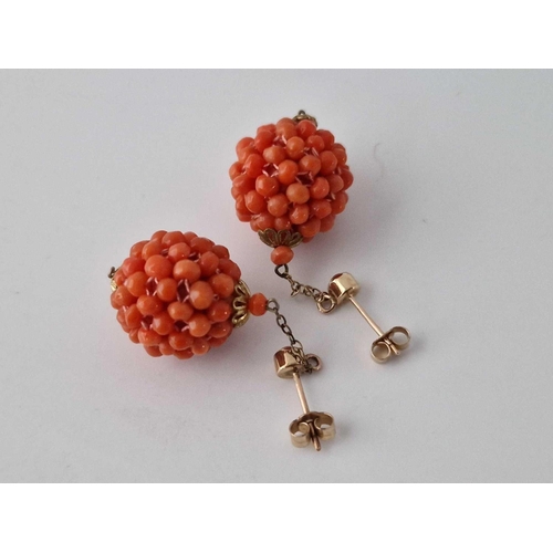 392 - A bag containing coral necklace, bracelet and a pair of earrings