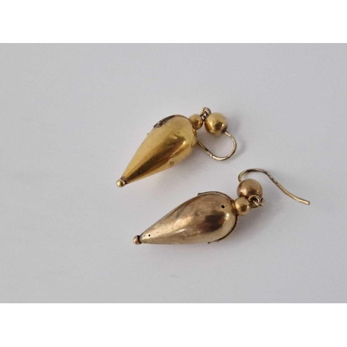 416 - A pair of Victorian earrings, 15ct, 3.3 g some dents